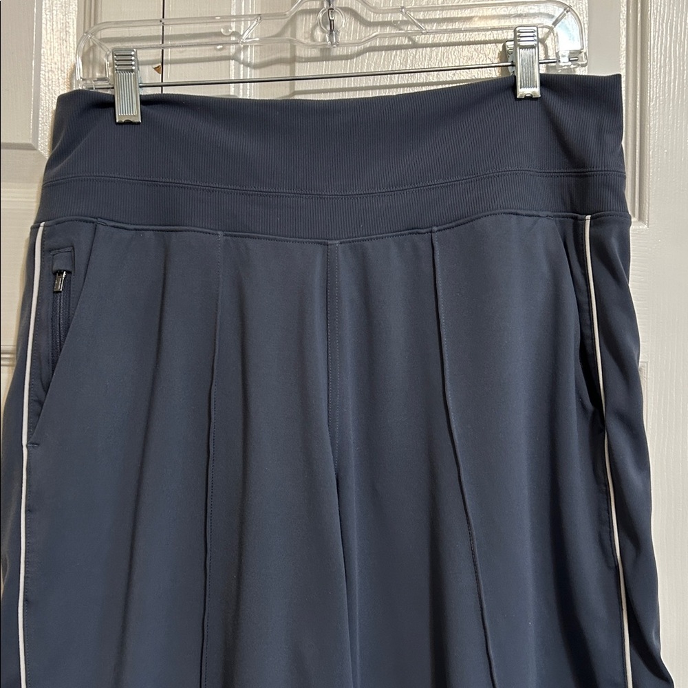 Athleta Gray High-Rise Wide-Leg Performance Pants with White Trim - Picture 4 of 6